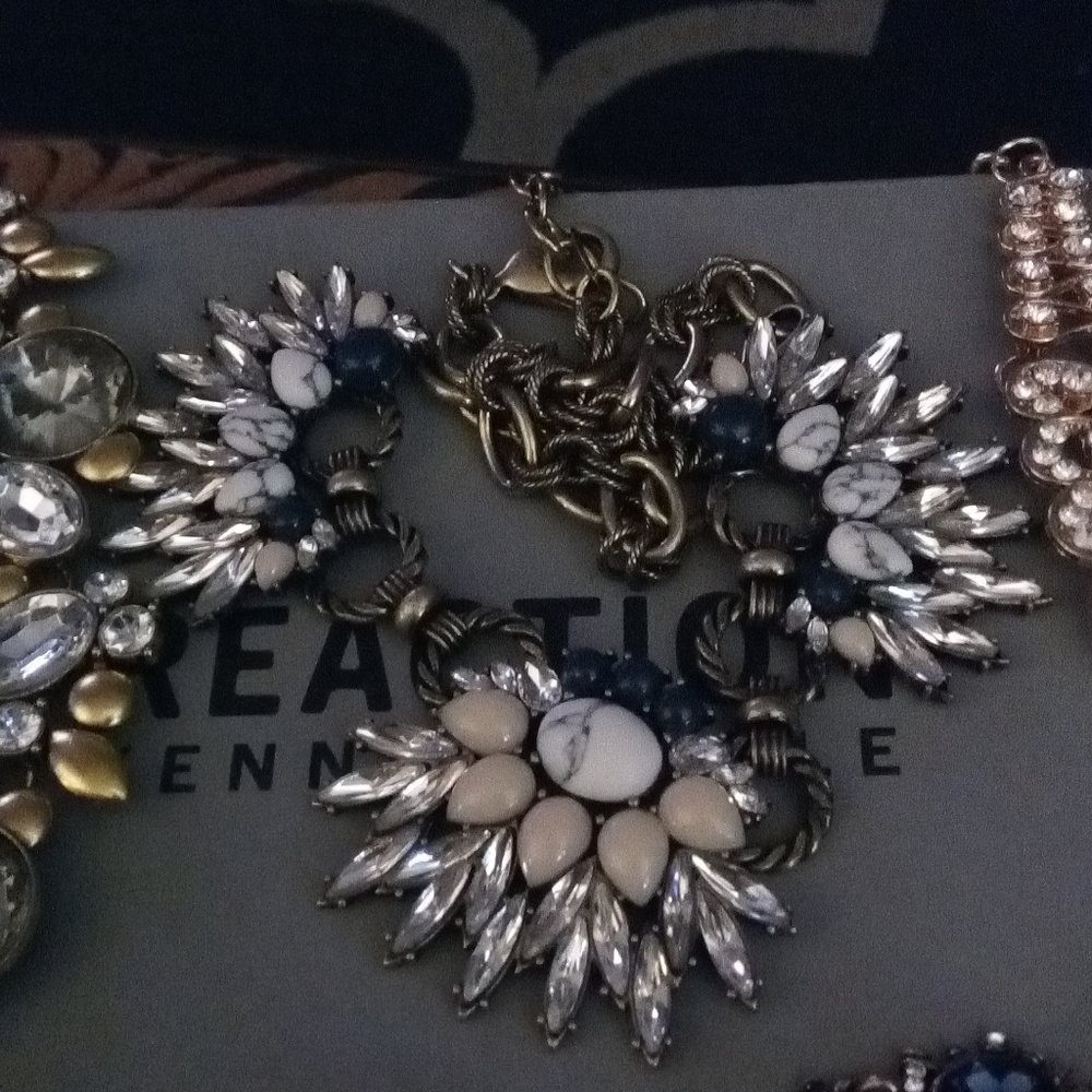 Jewelry - Picture 4 of 6